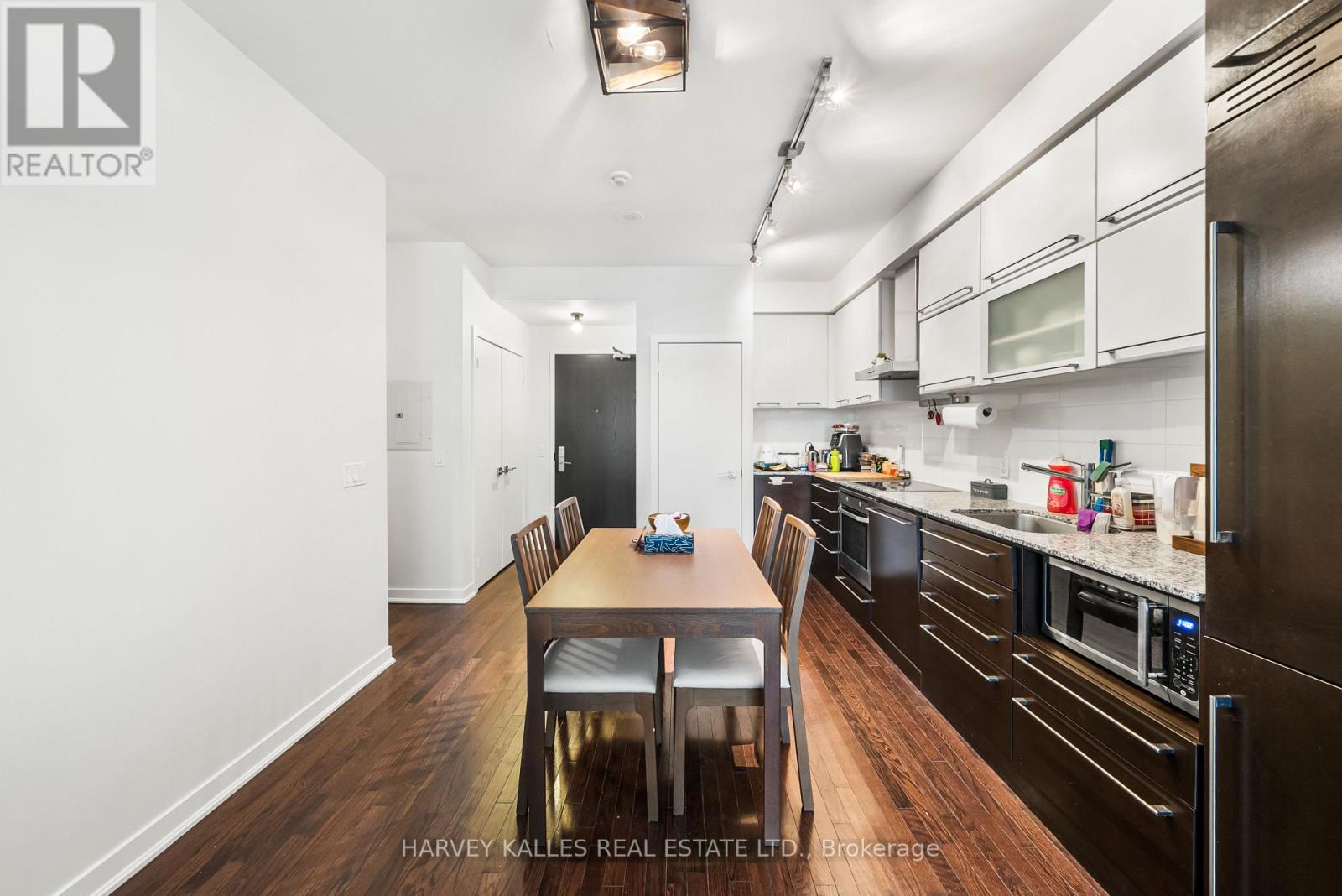 2203 - 770 Bay Street, Toronto, Ontario  M5G 0A6 - Photo 11 - C12722712