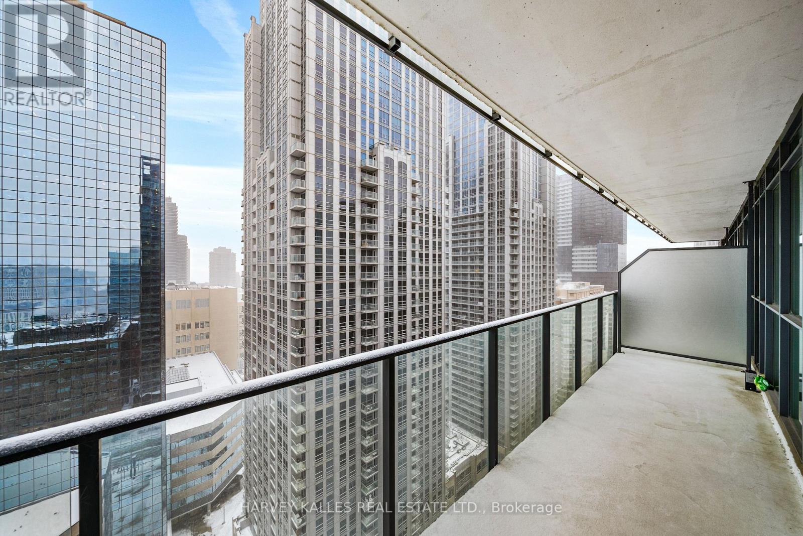 2203 - 770 Bay Street, Toronto, Ontario  M5G 0A6 - Photo 14 - C12722712