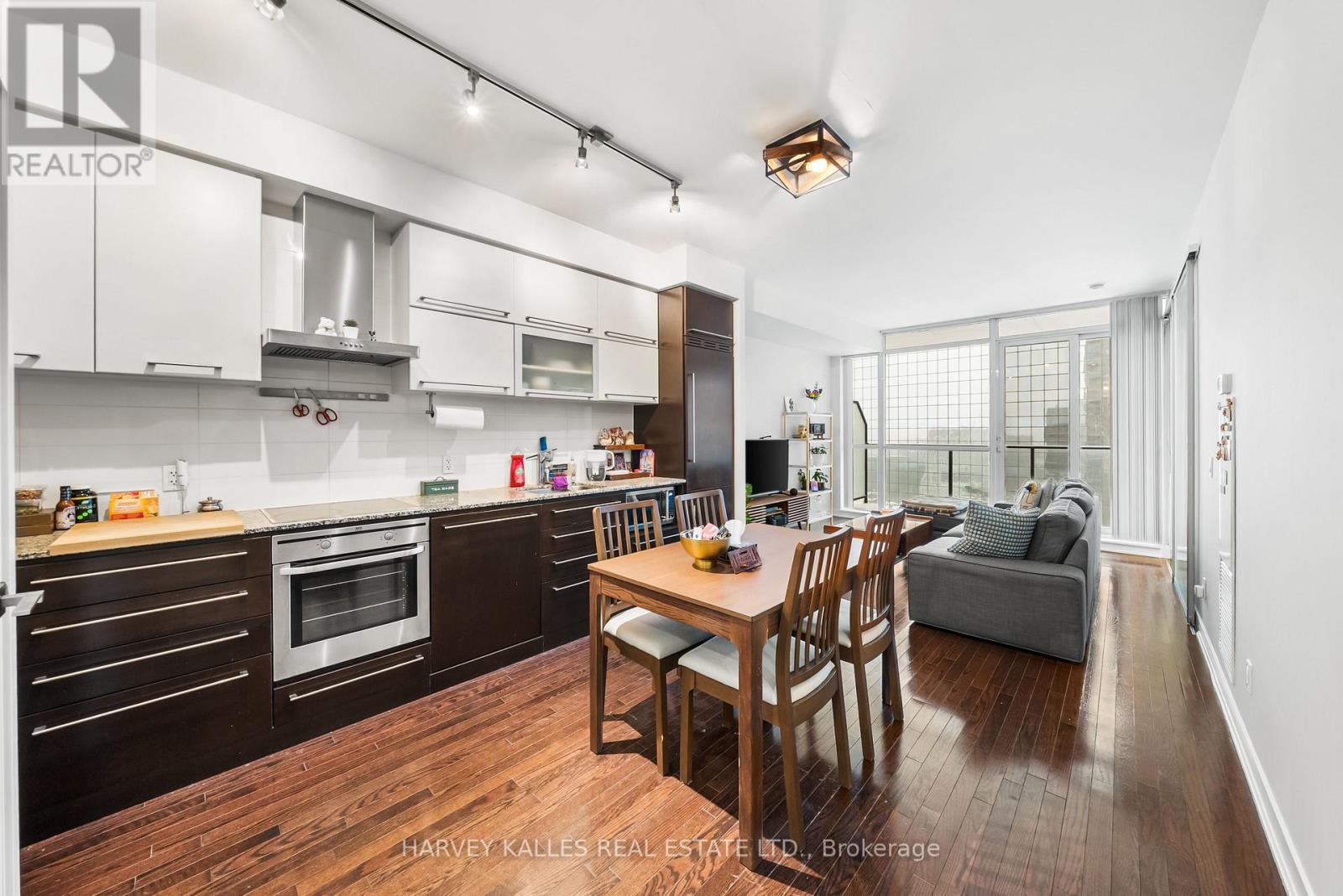 2203 - 770 Bay Street, Toronto, Ontario  M5G 0A6 - Photo 3 - C12722712