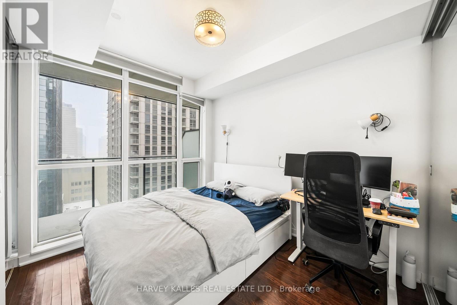 2203 - 770 Bay Street, Toronto, Ontario  M5G 0A6 - Photo 5 - C12722712