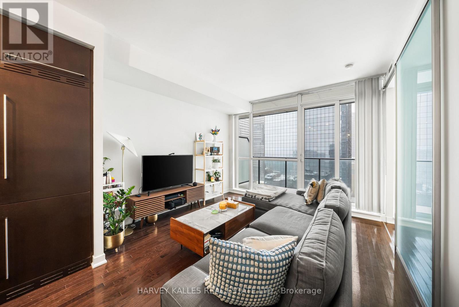 2203 - 770 Bay Street, Toronto, Ontario  M5G 0A6 - Photo 8 - C12722712