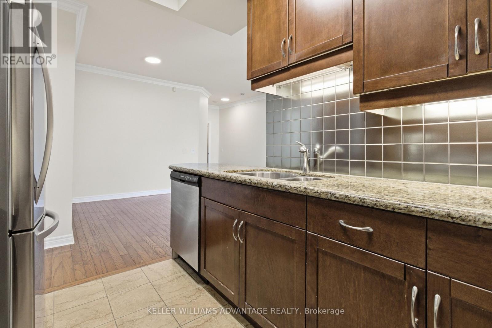 305 - 9 Boardwalk Drive, Toronto, Ontario  M4L 6T1 - Photo 10 - E12722074