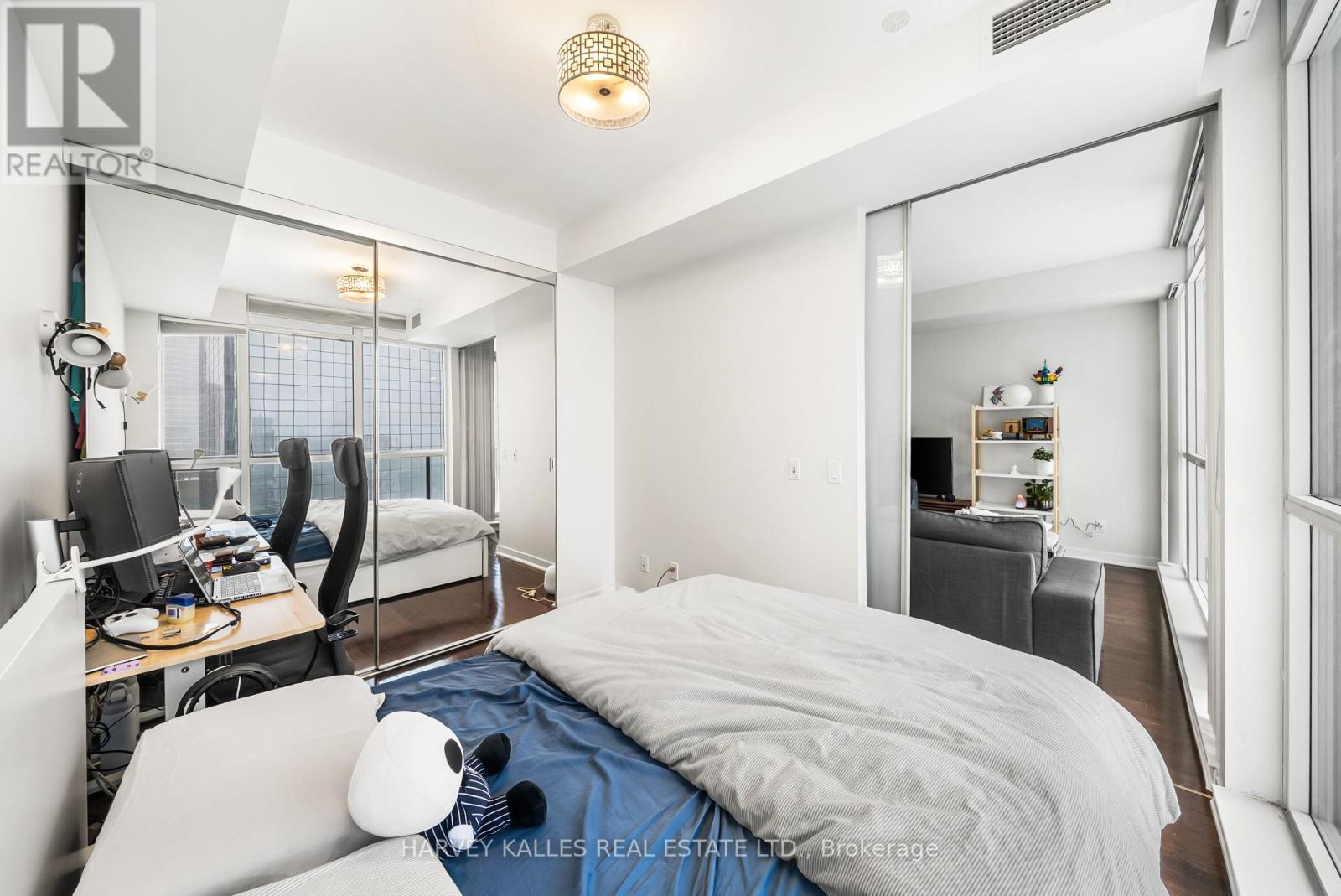 2203 - 770 Bay Street, Toronto, Ontario  M5G 0A6 - Photo 6 - C12722712