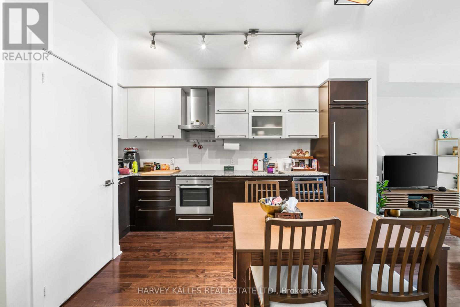 2203 - 770 Bay Street, Toronto, Ontario  M5G 0A6 - Photo 9 - C12722712