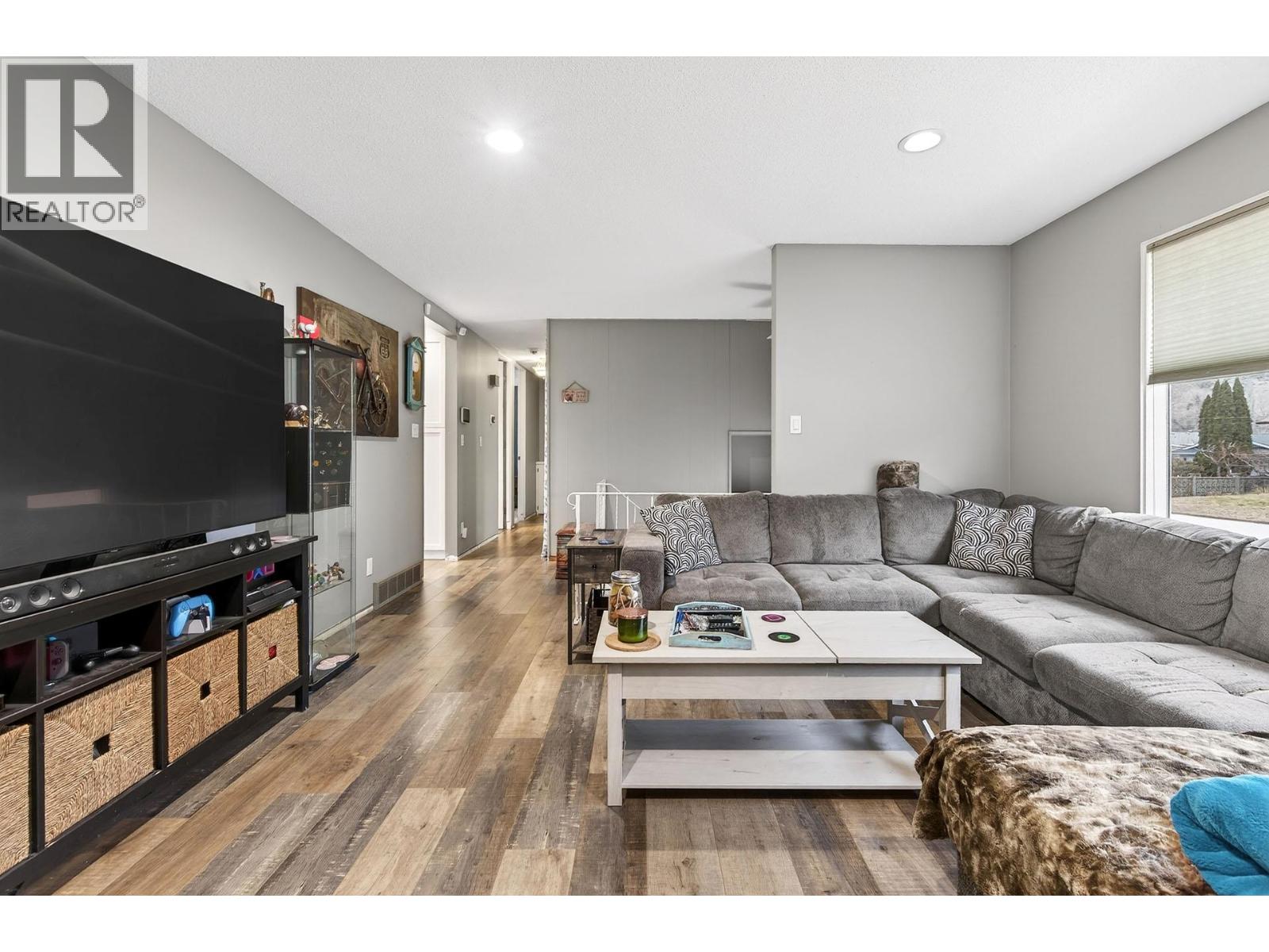 2375 Briarwood Avenue, Kamloops, British Columbia  V2B 4Z6 - Photo 8 - 10373666