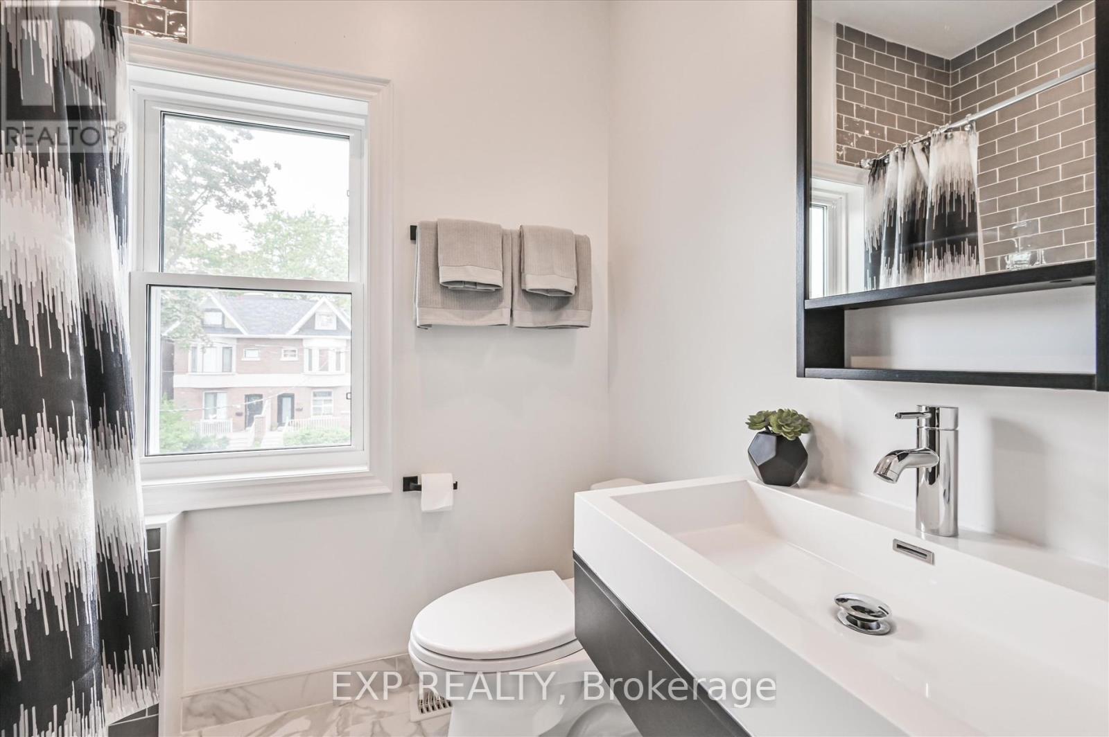 Main & 2f - 922 Logan Avenue, Toronto, Ontario  M4K 3E4 - Photo 19 - E12722770