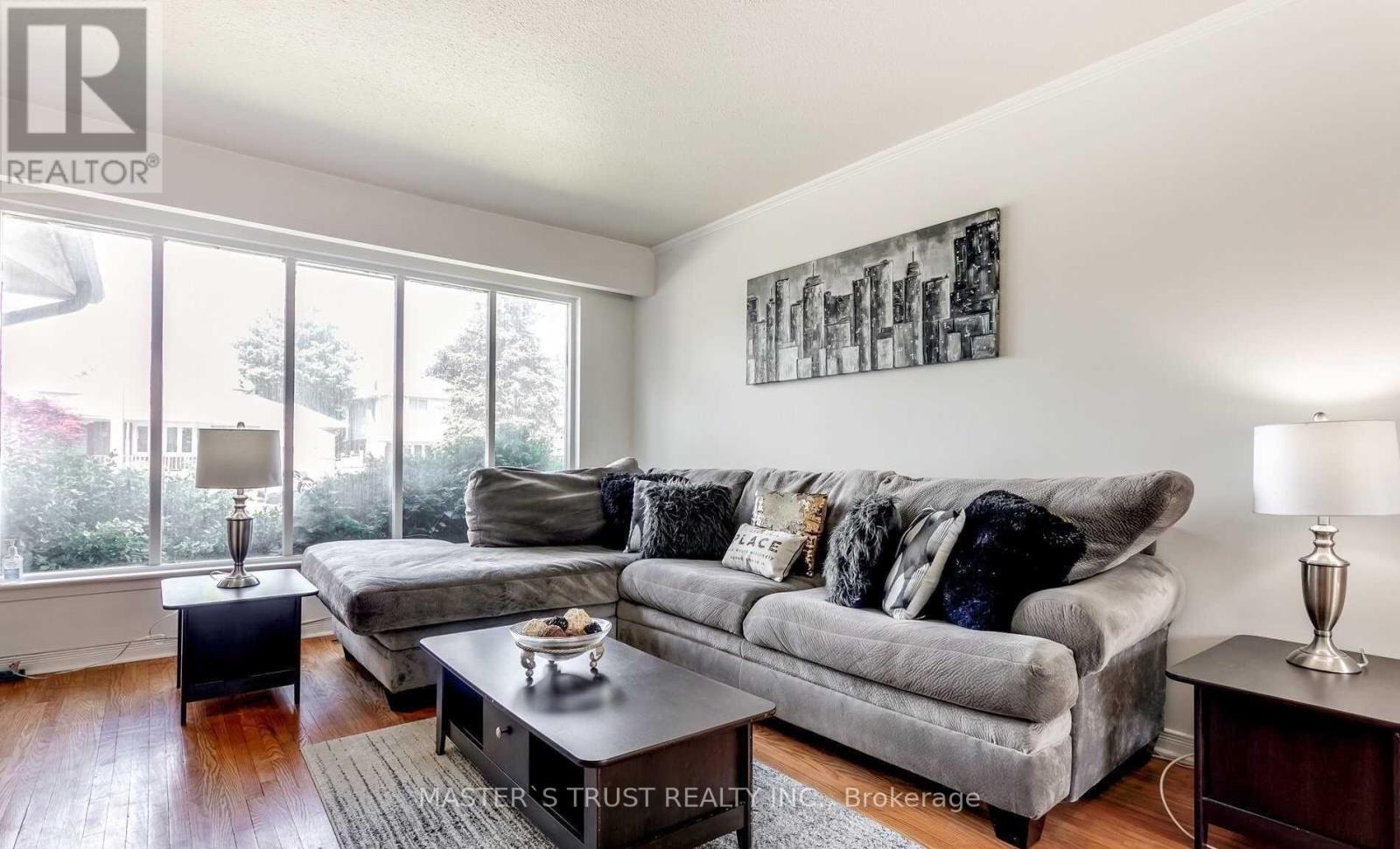 32 Misthollow Square, Toronto, Ontario  M1E 4P4 - Photo 3 - E12722800