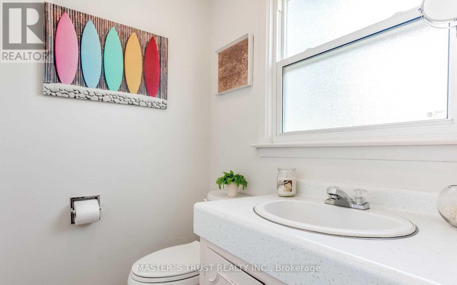 32 Misthollow Square, Toronto, Ontario  M1E 4P4 - Photo 5 - E12722800