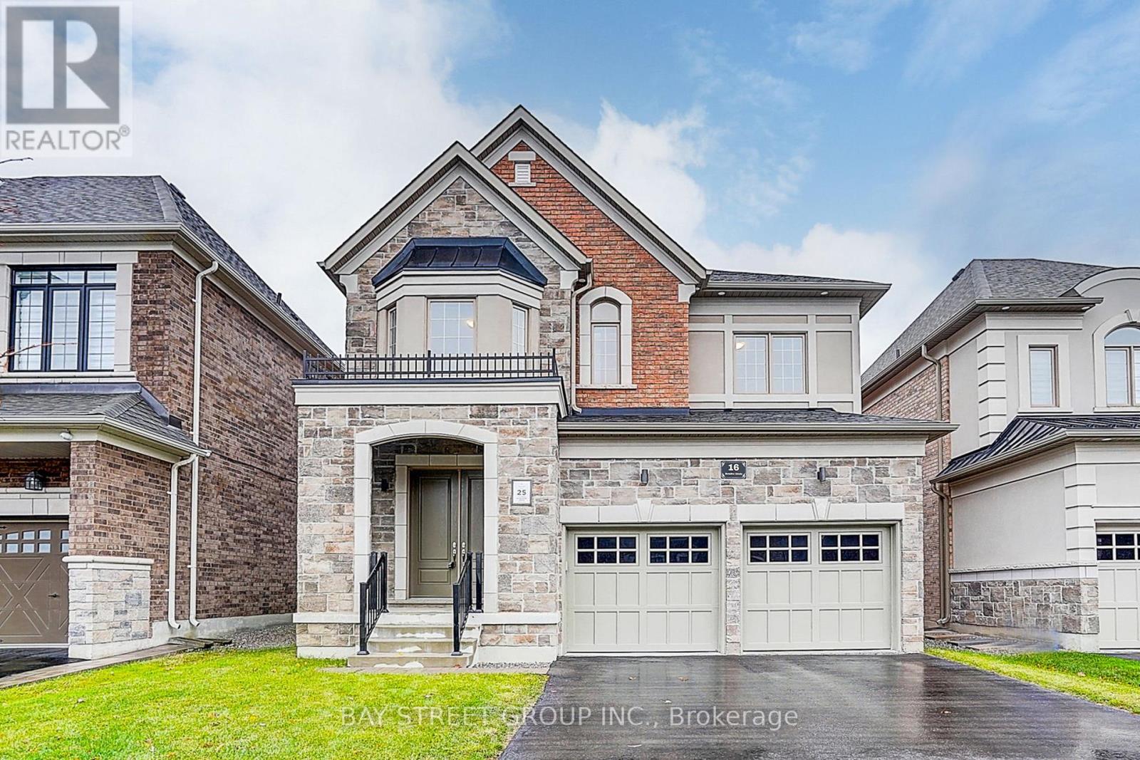 16 BOTELHO CIRCLE, Aurora, Ontario