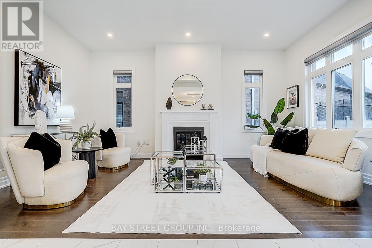 16 Botelho Circle, Aurora, Ontario  L4G 3X3 - Photo 10 - N12722808