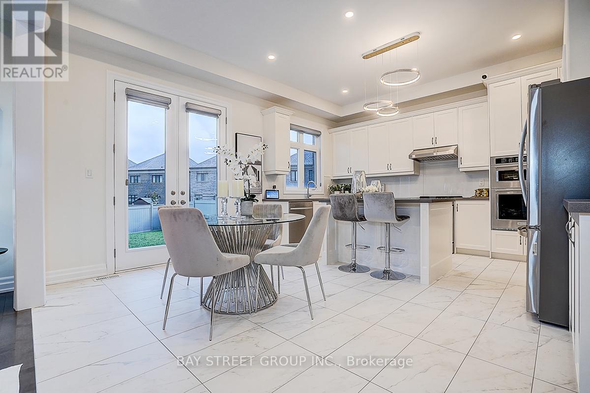 16 Botelho Circle, Aurora, Ontario  L4G 3X3 - Photo 15 - N12722808