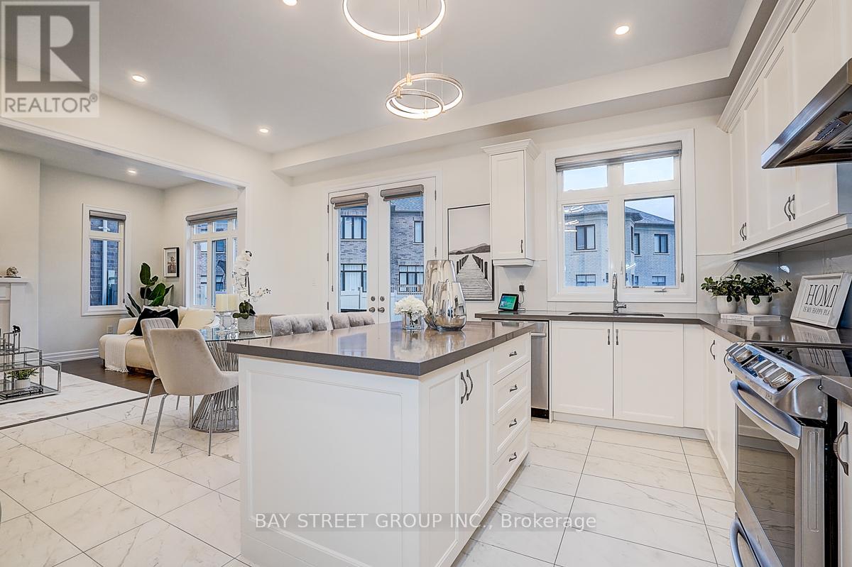 16 Botelho Circle, Aurora, Ontario  L4G 3X3 - Photo 19 - N12722808