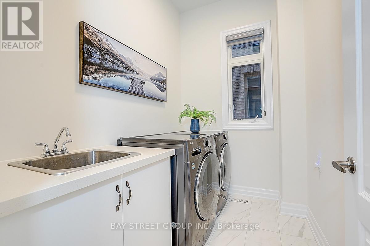 16 Botelho Circle, Aurora, Ontario  L4G 3X3 - Photo 23 - N12722808