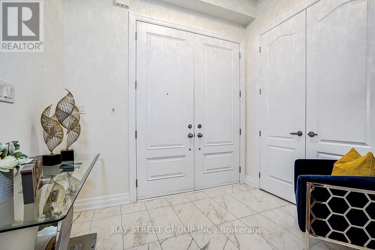 16 Botelho Circle, Aurora, Ontario  L4G 3X3 - Photo 3 - N12722808