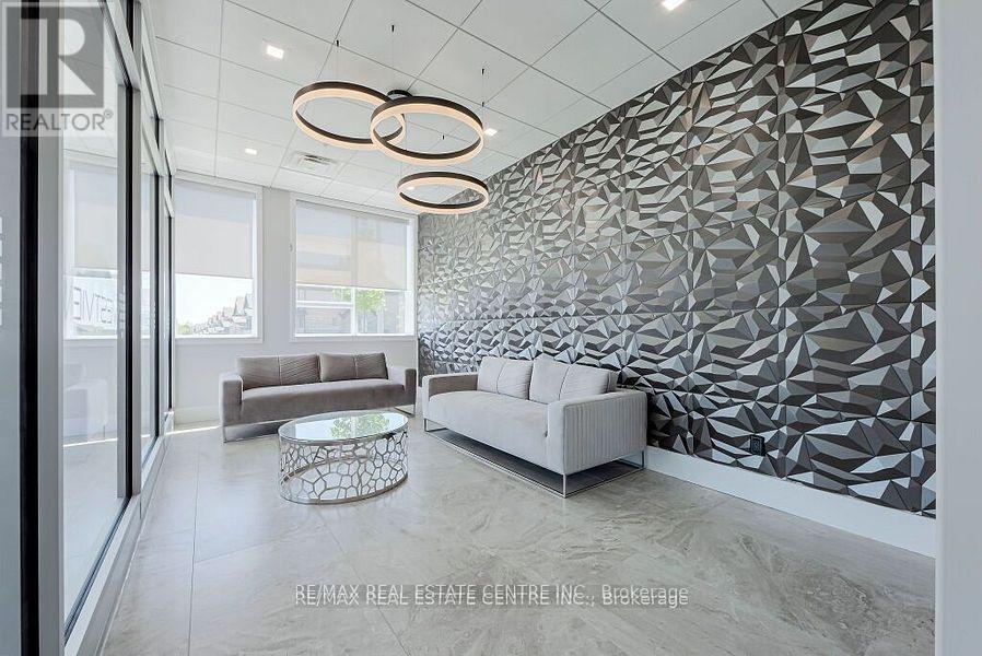 305 - 105 Spencer Avenue, Orangeville, Ontario L9W 7S3 - Photo 2 - W12722758