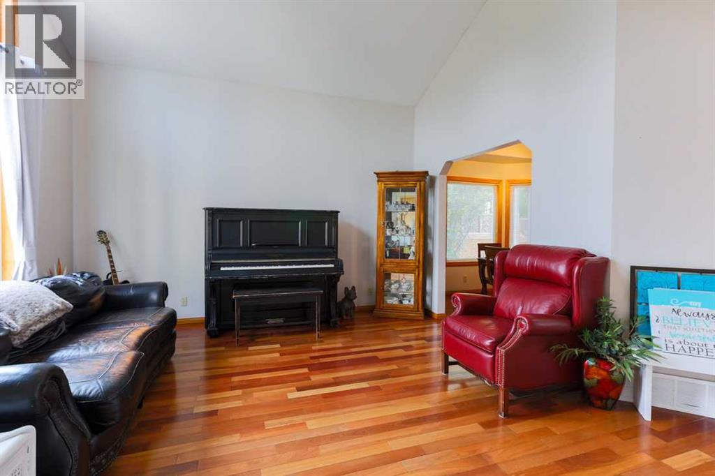 1118 Maple Avenue, Crossfield, Alberta  T0M 0S0 - Photo 3 - A2256547