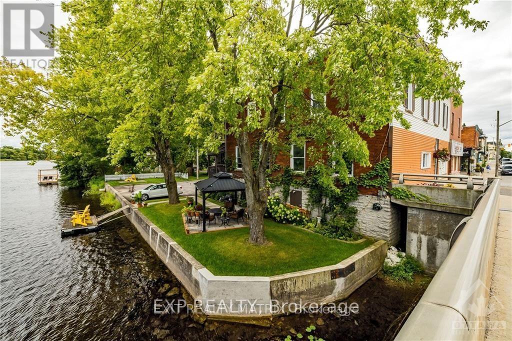 2 - 5 BRIDGE STREET, Mississippi Mills, Ontario