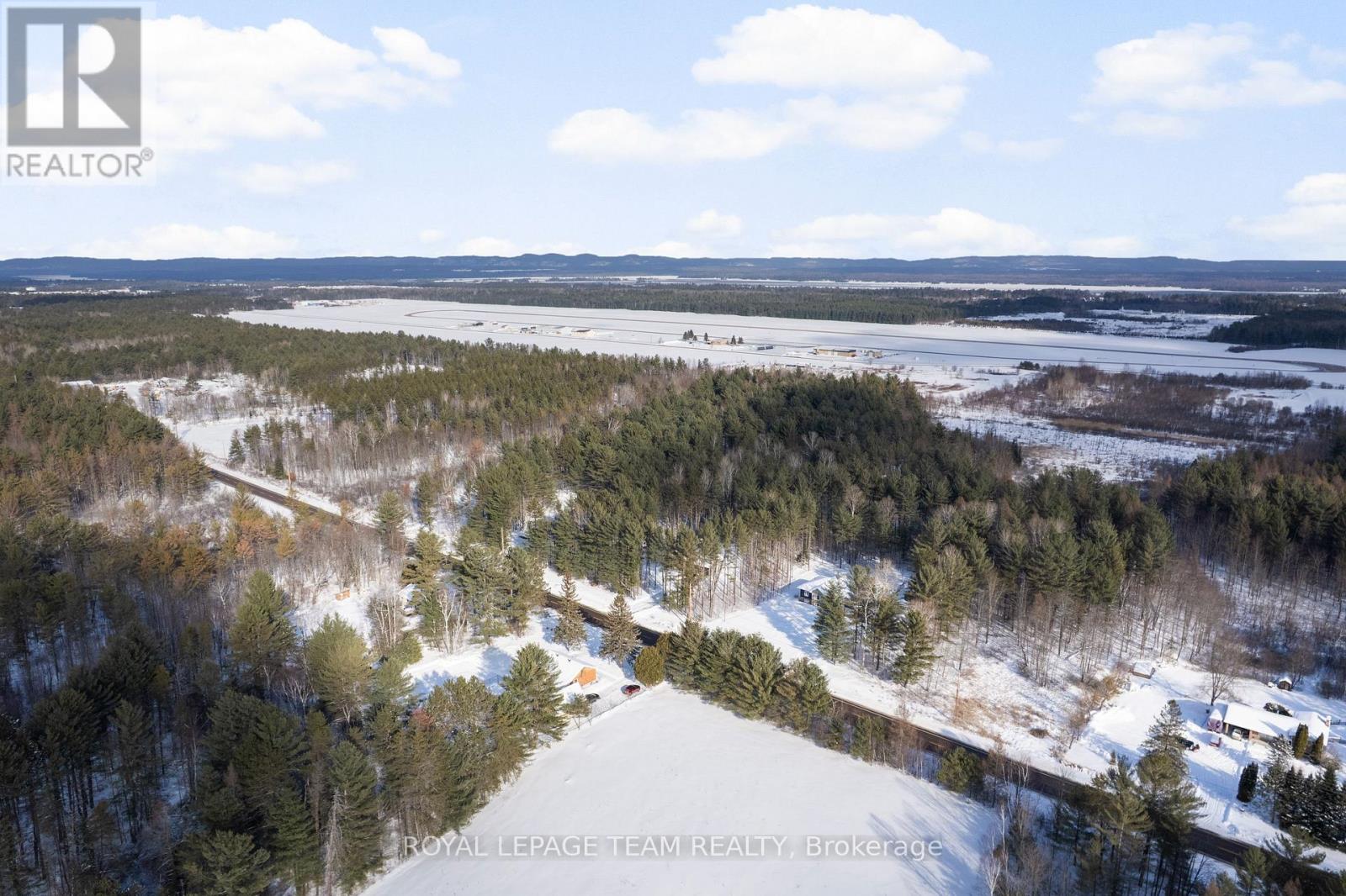 000 Doran Road, Petawawa, Ontario K8H 2W8 - Photo 2 - X12722836