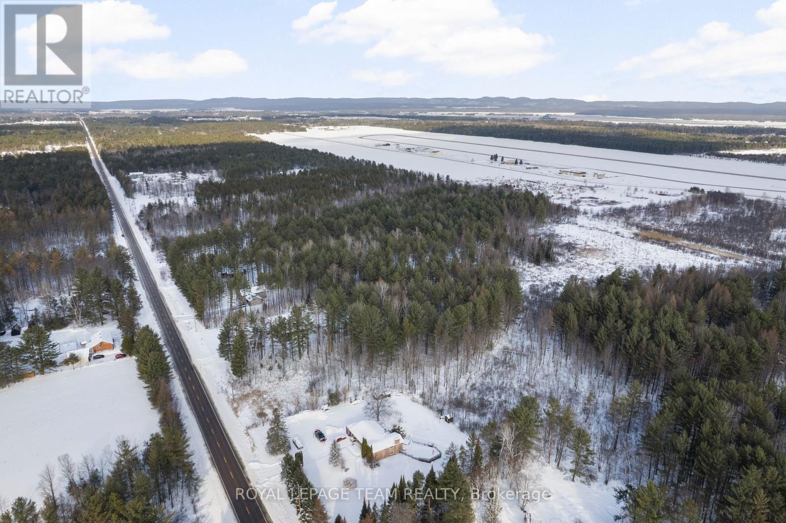 000 Doran Road, Petawawa, Ontario K8H 2W8 - Photo 3 - X12722836