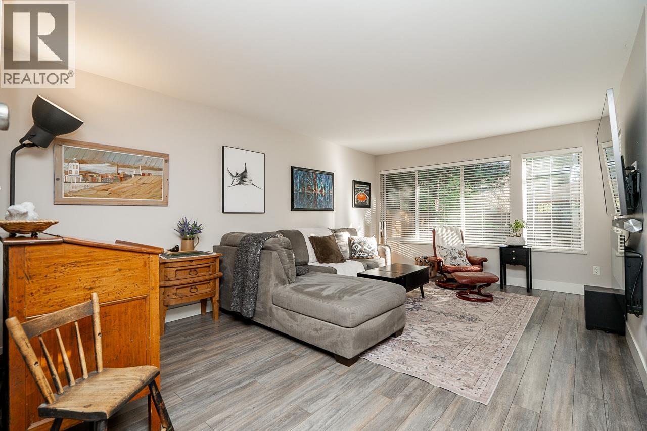 4590 Elmgrove Drive, Burnaby, British Columbia  V5G 3Y8 - Photo 2 - R3082479