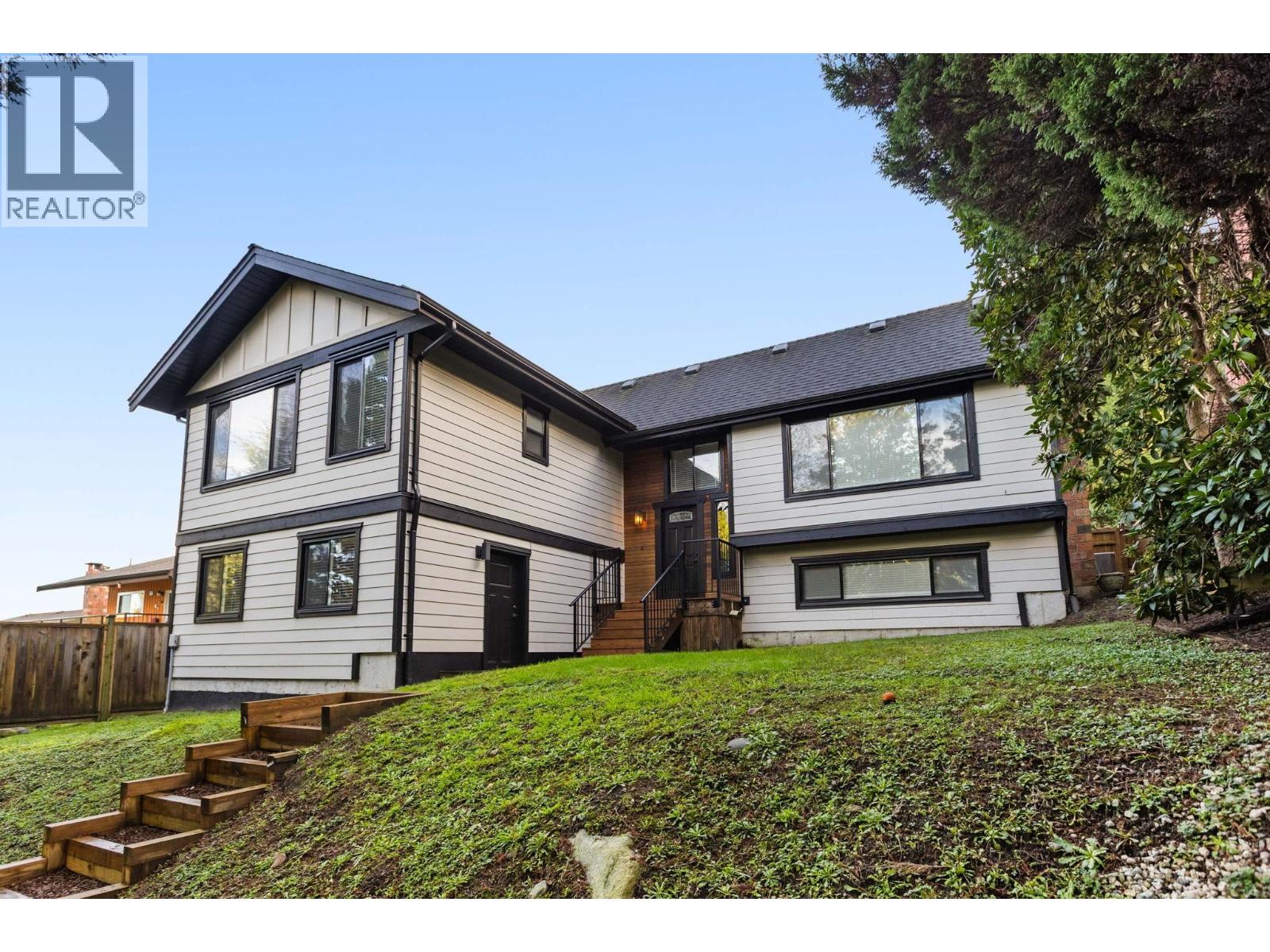 3214 Mariner Way, Coquitlam, British Columbia  V3C 4K7 - Photo 2 - R3082454