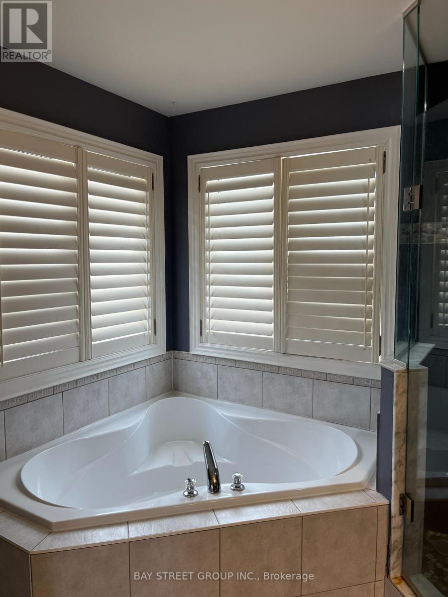 #upper - 54 Kingshill Road, Richmond Hill (Oak Ridges), Ontario  L4E 4E8 - Photo 24 - N12722844