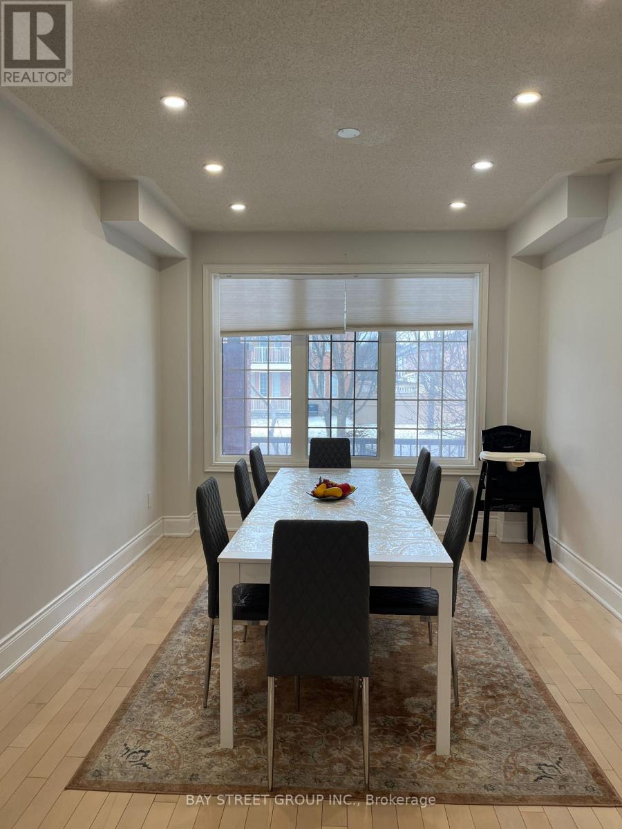 #upper - 54 Kingshill Road, Richmond Hill (Oak Ridges), Ontario  L4E 4E8 - Photo 5 - N12722844