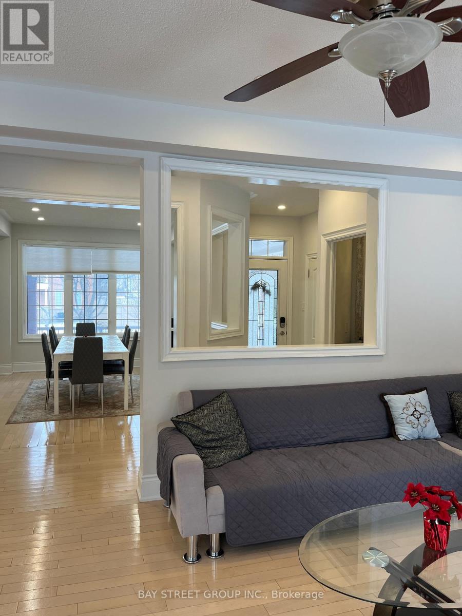 #upper - 54 Kingshill Road, Richmond Hill (Oak Ridges), Ontario  L4E 4E8 - Photo 7 - N12722844