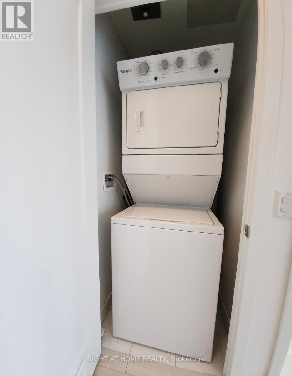 1801 - 95 Oneida Crescent, Richmond Hill (Langstaff), Ontario  L4B 0H5 - Photo 5 - N12722846