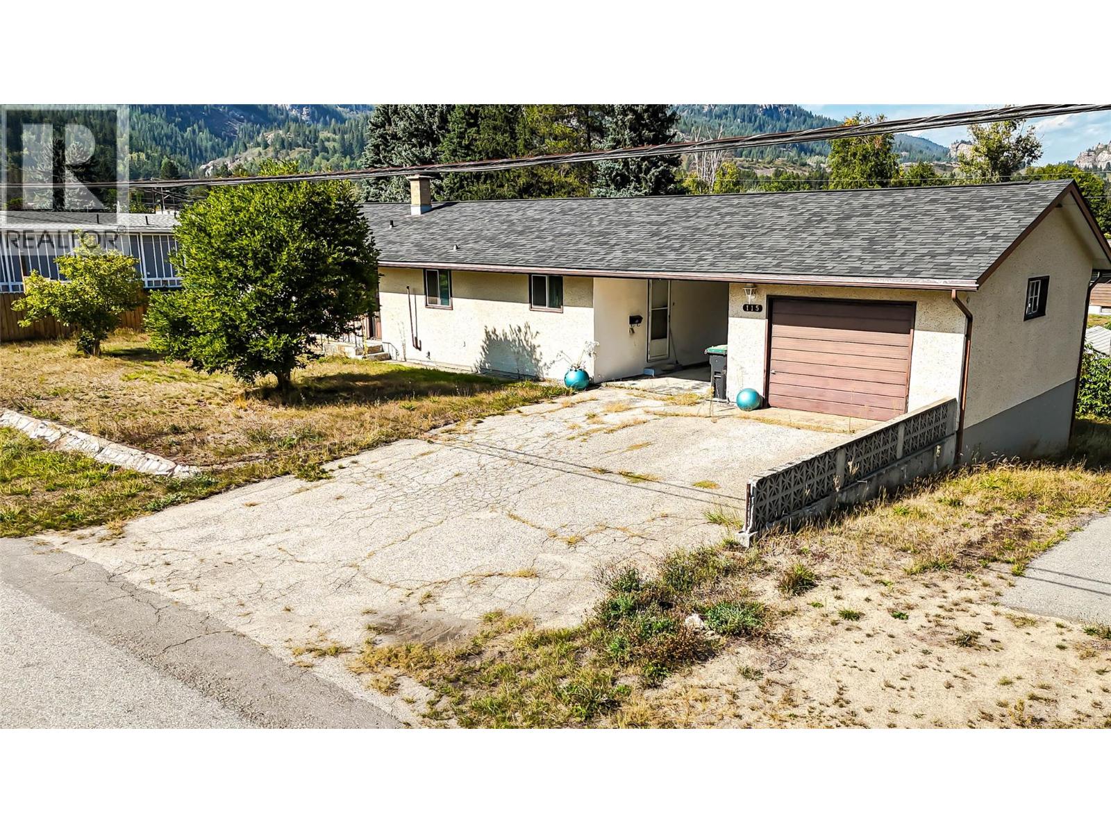 115 101st Street, Castlegar, British Columbia V1N 3E3 - Photo 2 - 10363903