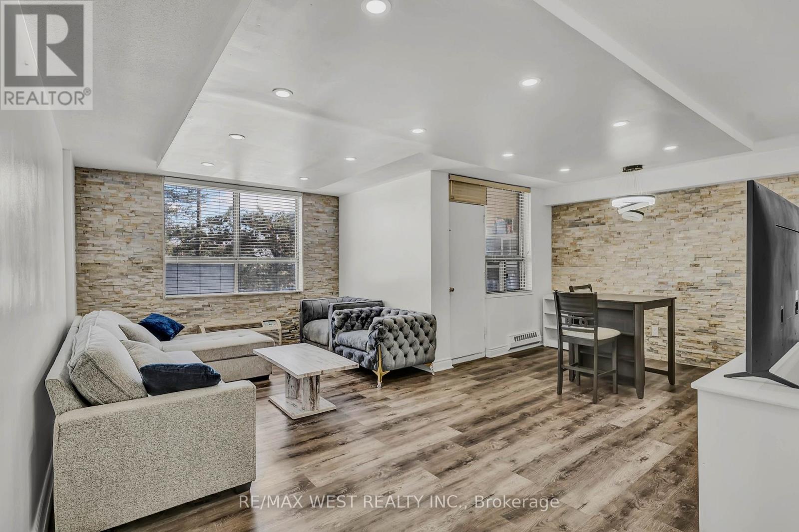 2825 Islington Avenue, Toronto, Ontario M9L 2K1 - Photo 10 - W12722820