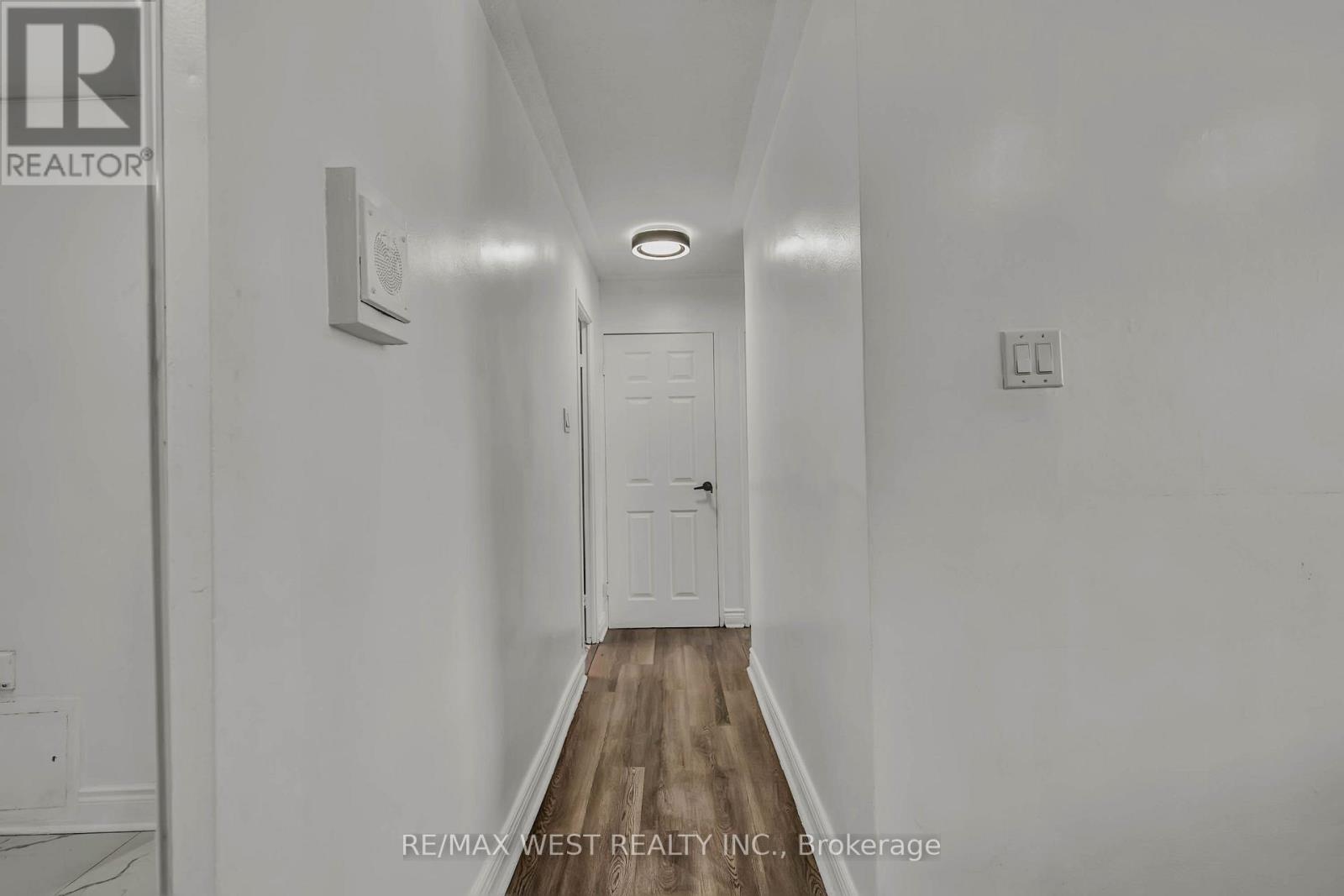 2825 Islington Avenue, Toronto, Ontario M9L 2K1 - Photo 16 - W12722820