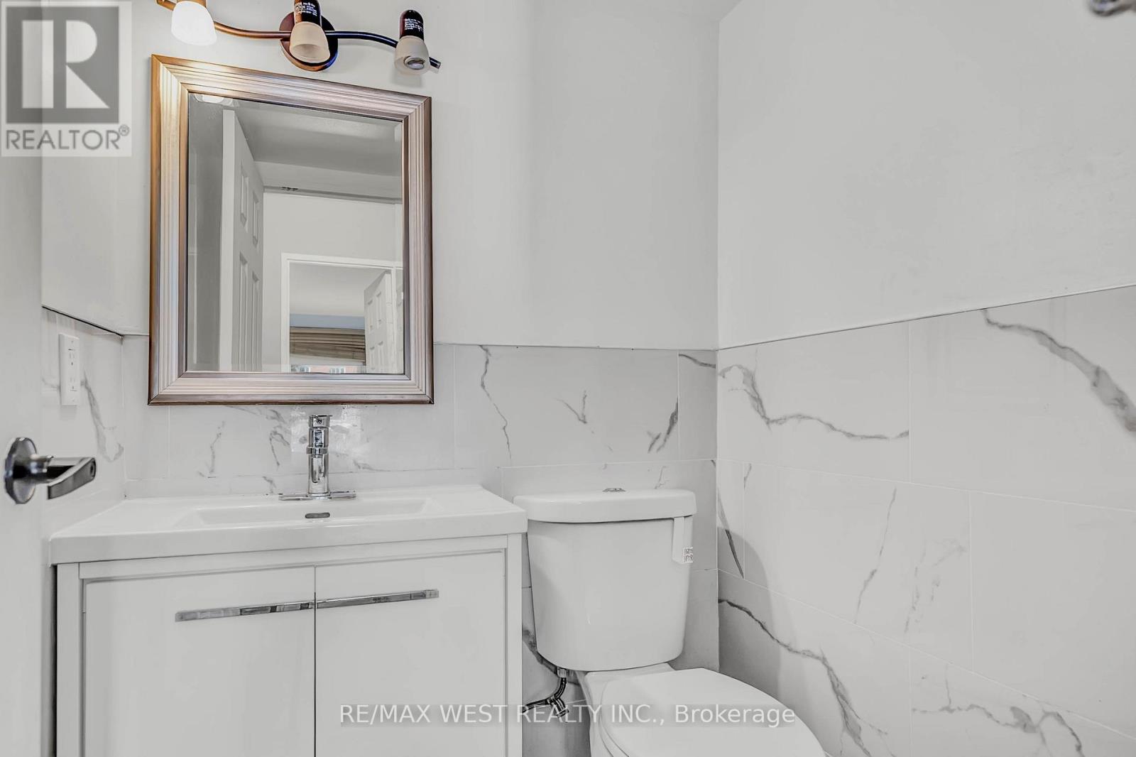 2825 Islington Avenue, Toronto, Ontario M9L 2K1 - Photo 19 - W12722820