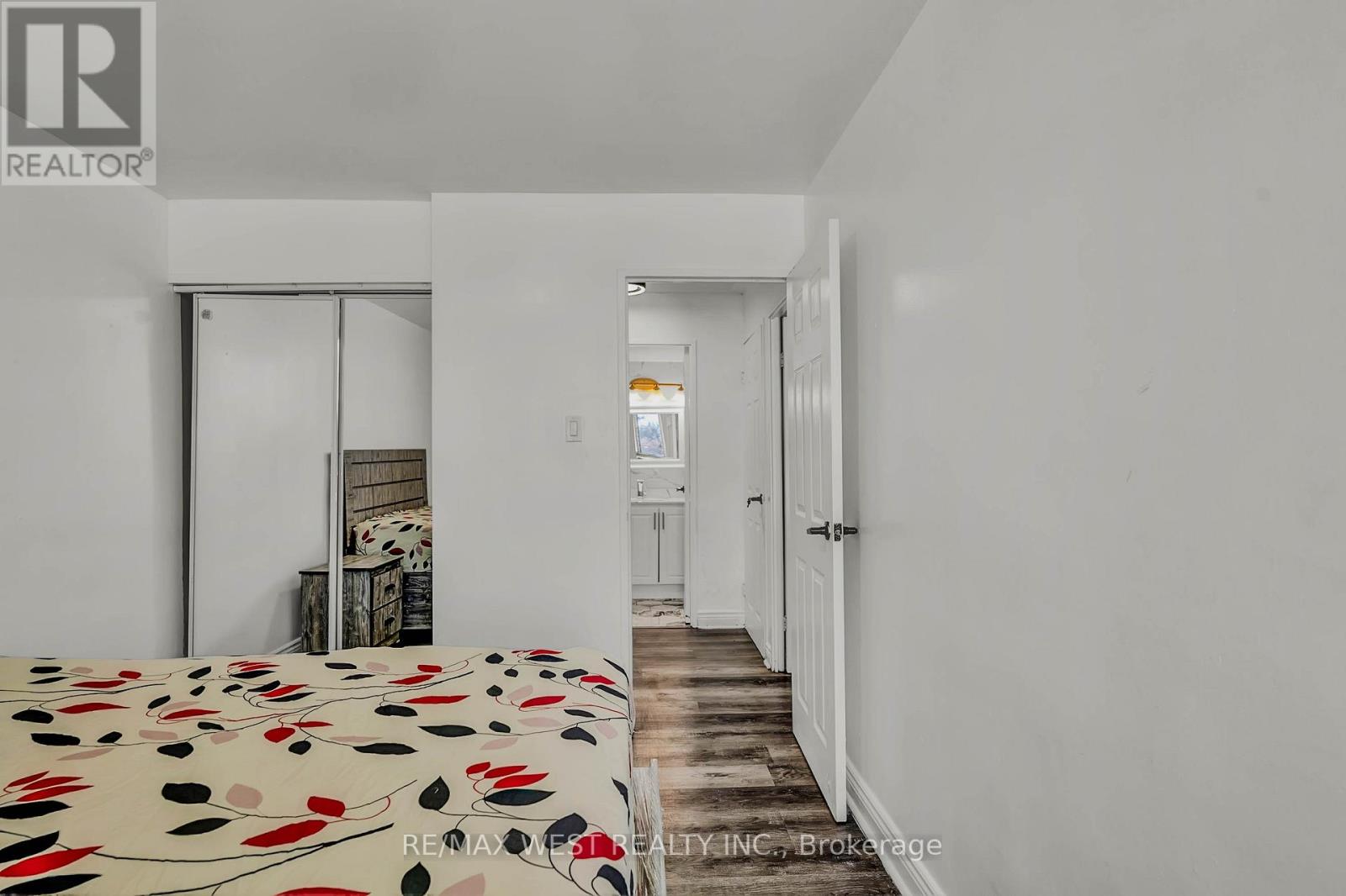 2825 Islington Avenue, Toronto, Ontario M9L 2K1 - Photo 21 - W12722820