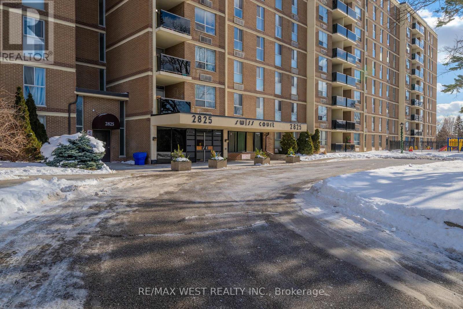 2825 Islington Avenue, Toronto, Ontario M9L 2K1 - Photo 4 - W12722820