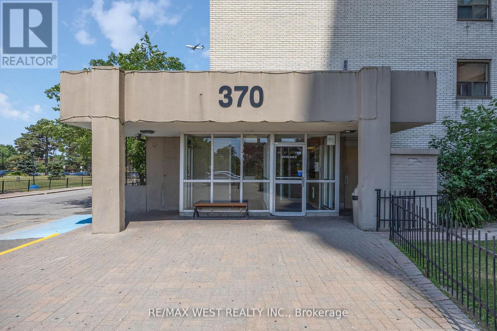 1416 - 370 Dixon Road, Toronto, Ontario  M9R 1T2 - Photo 11 - W12722842