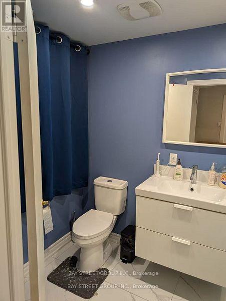 8 Storey Crescent, Toronto, Ontario  M9B 3C8 - Photo 10 - W12722854