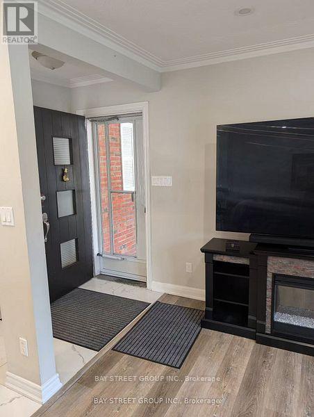 8 Storey Crescent, Toronto, Ontario  M9B 3C8 - Photo 14 - W12722854