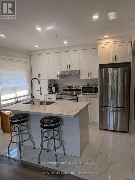 8 Storey Crescent, Toronto, Ontario  M9B 3C8 - Photo 3 - W12722854