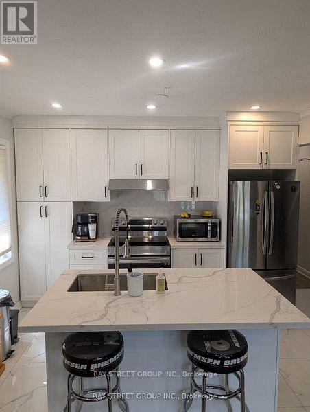 8 Storey Crescent, Toronto, Ontario  M9B 3C8 - Photo 4 - W12722854