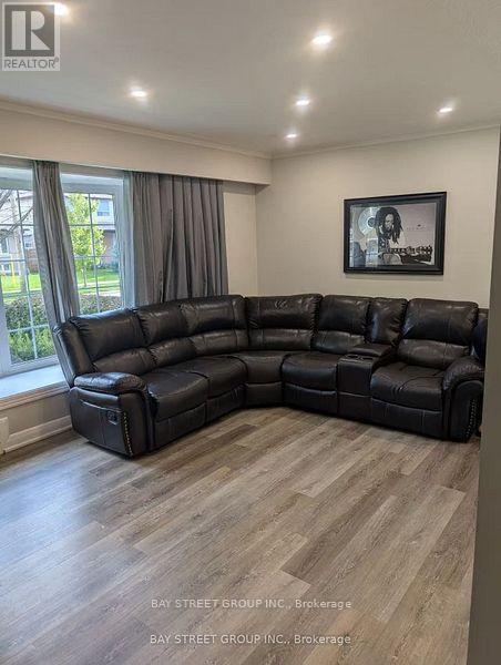 8 Storey Crescent, Toronto, Ontario  M9B 3C8 - Photo 5 - W12722854