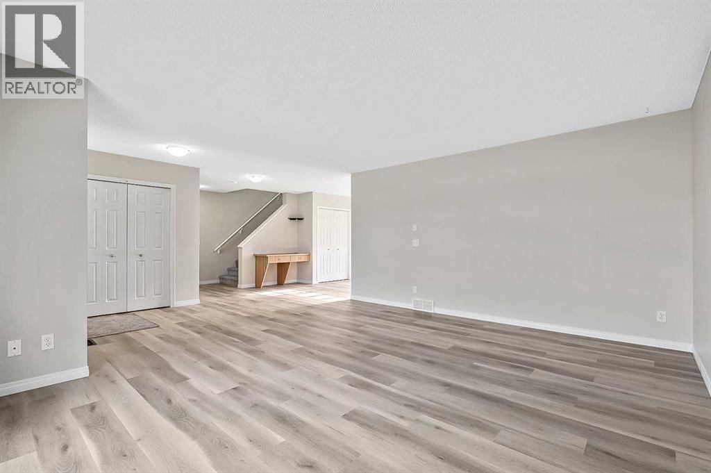 216 West Creek Close, Chestermere, Alberta  T3C 1X4 - Photo 4 - A2281026