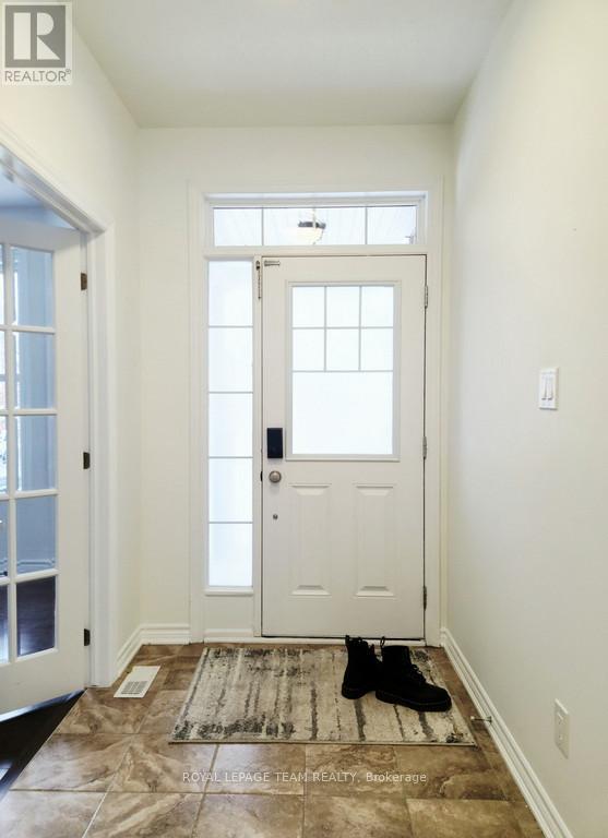 113 Lily Pond Street, Ottawa, Ontario  K2M 0J3 - Photo 2 - X12722888