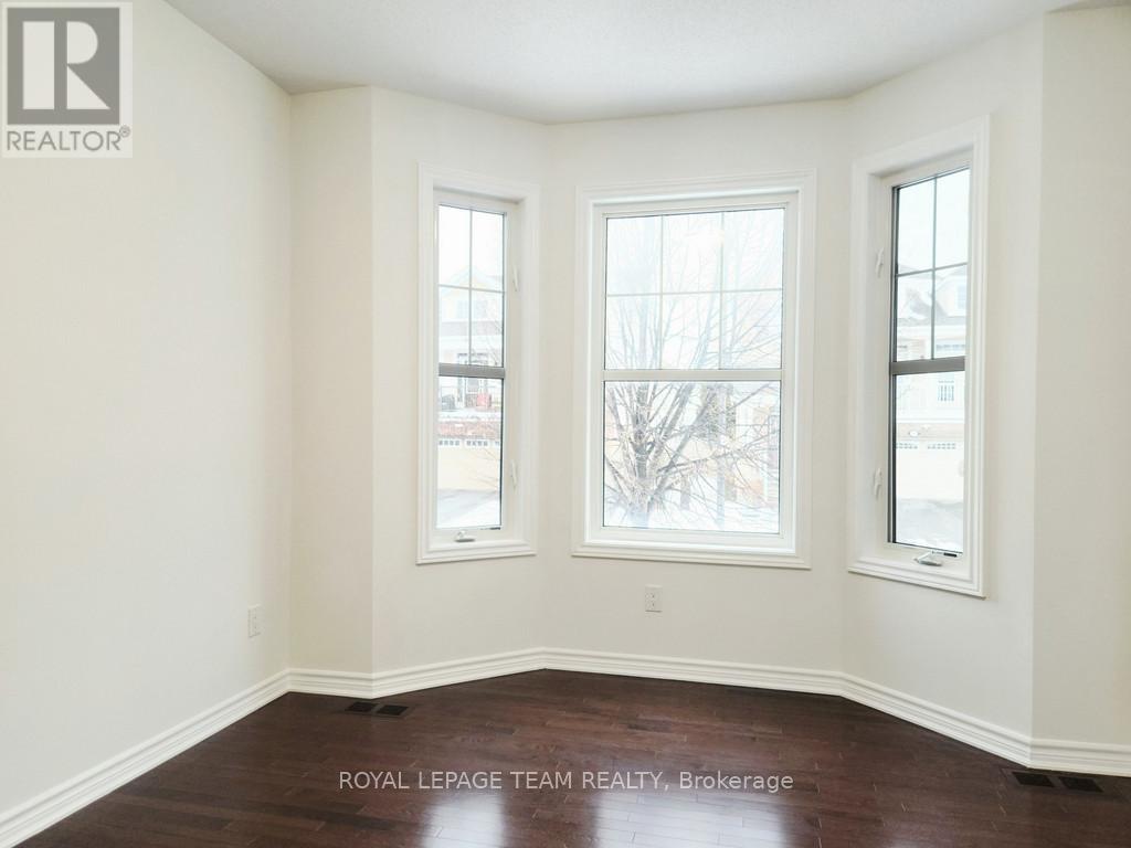 113 Lily Pond Street, Ottawa, Ontario  K2M 0J3 - Photo 3 - X12722888