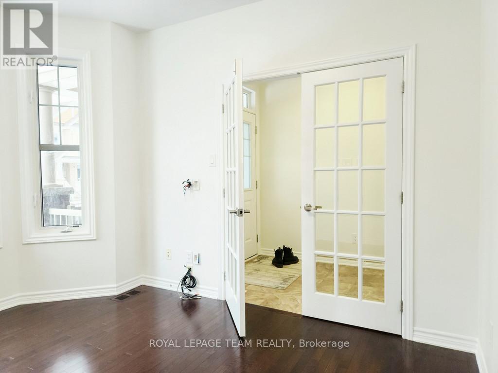 113 Lily Pond Street, Ottawa, Ontario  K2M 0J3 - Photo 4 - X12722888