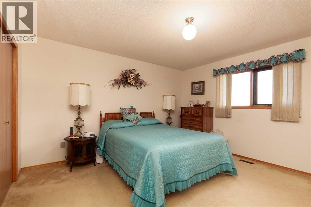 83 Elm Crescent S, Lethbridge, Alberta  T1K 4W8 - Photo 12 - A2280111