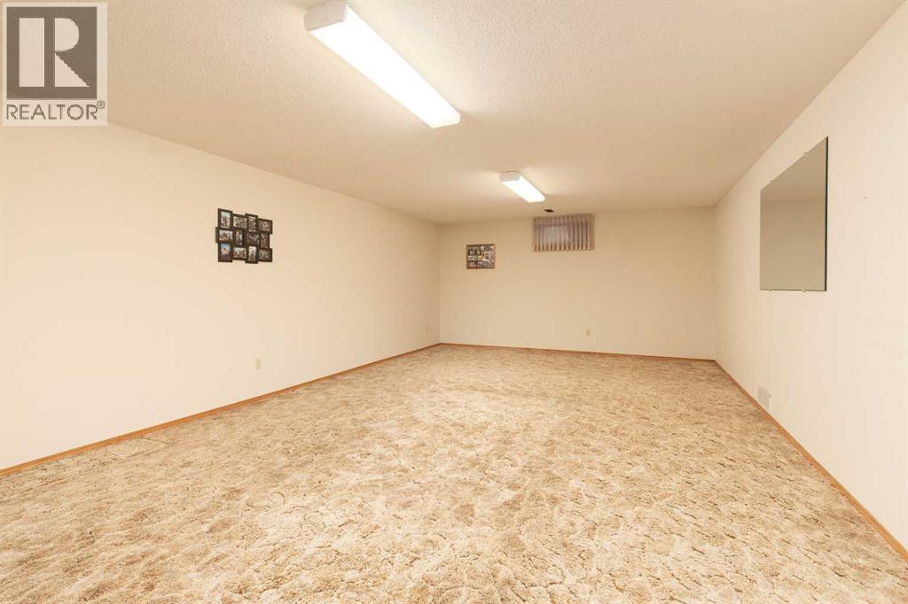 83 Elm Crescent S, Lethbridge, Alberta  T1K 4W8 - Photo 17 - A2280111