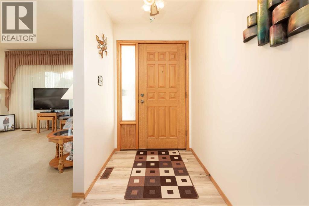 83 Elm Crescent S, Lethbridge, Alberta  T1K 4W8 - Photo 2 - A2280111