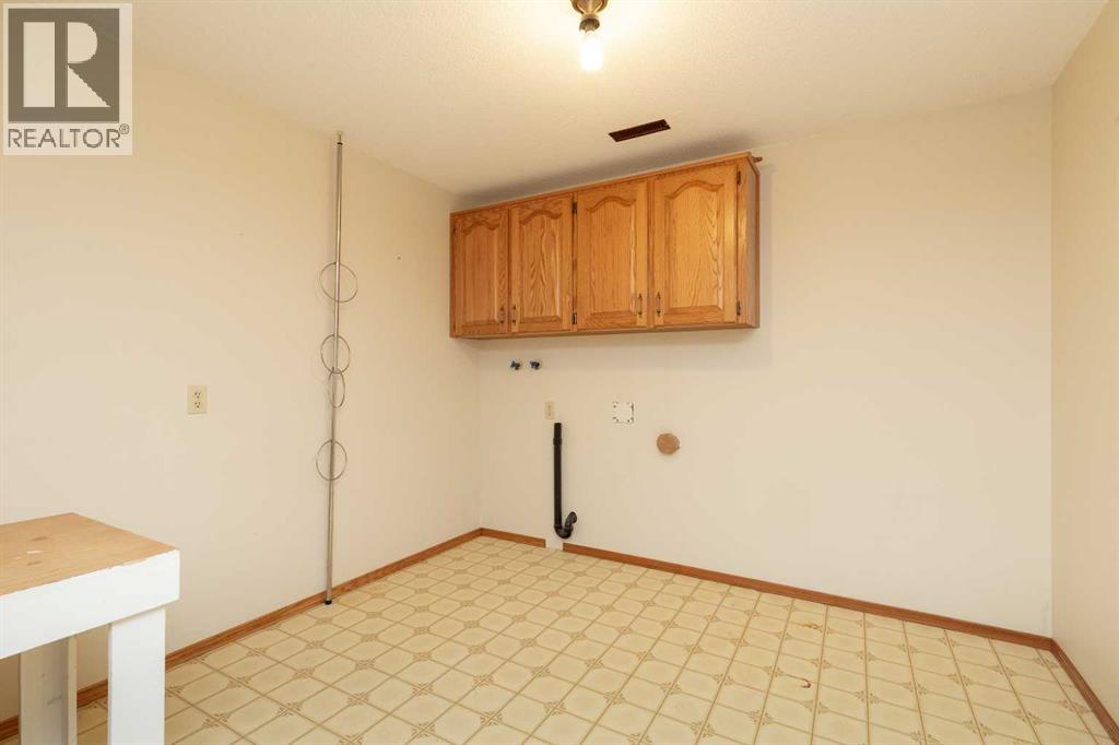 83 Elm Crescent S, Lethbridge, Alberta  T1K 4W8 - Photo 22 - A2280111