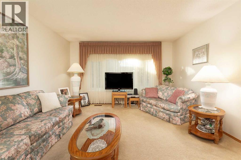 83 Elm Crescent S, Lethbridge, Alberta  T1K 4W8 - Photo 4 - A2280111